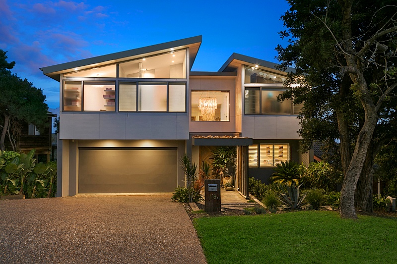 16a The Scenic, Killcare, luxury custom home by Davis Builders at dusk